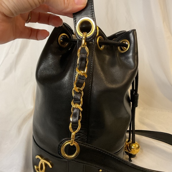 Vintage CHANEL Lambskin Bucket Bag W/Coin Purse - Picture 3 of 16